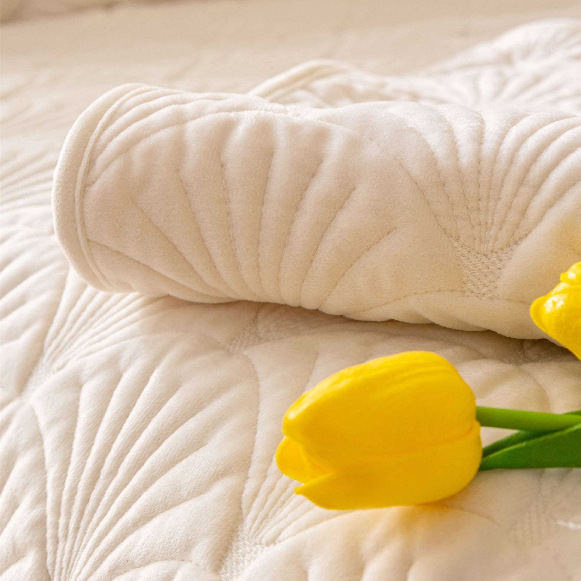 Stylish Sofa Protector Velvet Anti-slip Sofa Cover Cushion Couch Mat